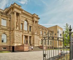 houses to reform frankfurt Städel Museum