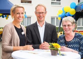 Verantwortliche feiern das 10-jährige Jubiläum des Pflegeheims Frankfurt