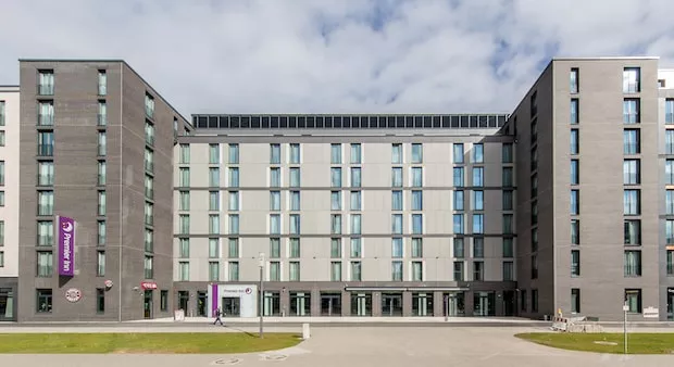 bietet concierge job von montag bis freitag frankfurt Premier Inn Frankfurt Messe hotel