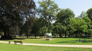 Weg im Günthersburgpark  Stadt Frankfurt am Main, Foto: Grünflächenamt